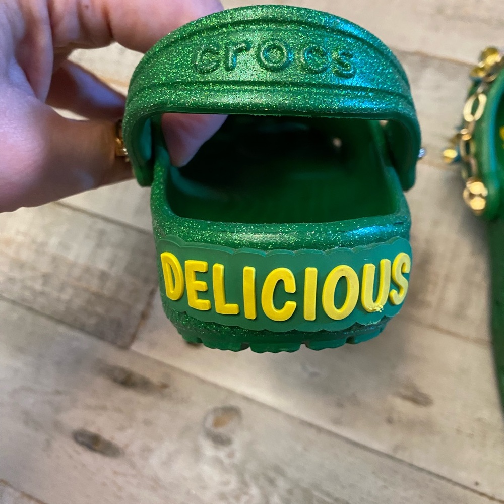 CROCS “Lucky Charms” Kids Unisex Clogs Size 11 Green Glitter Charms Like New - Picture 10 of 15